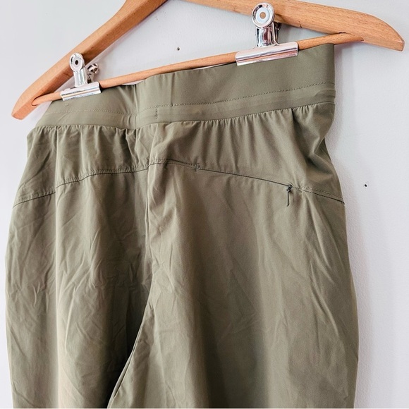 Nike Bliss Luxe 7/8 Training Pants Olive Army Green CU4603-222 Women Size Medium - Picture 12 of 15